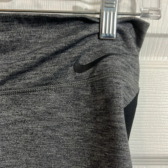 Nike Dri-Fit Leggings Women's. Size Small.  Gray Black Colorblock Cropped - Picture 3 of 8